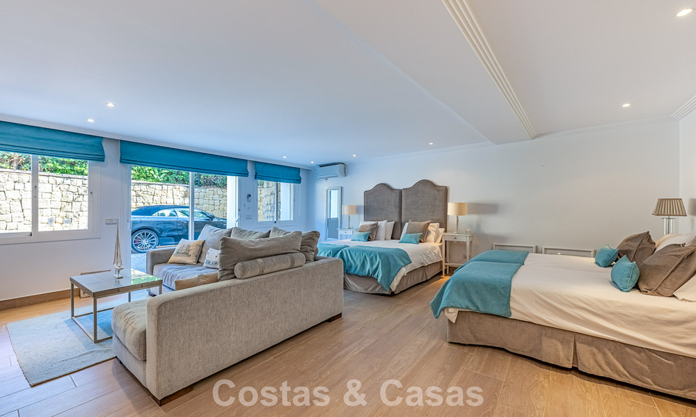 Large Spanish-style villa for sale adjacent to a first-class golf course, gated in la quinta, Marbella - Benahavís 789299