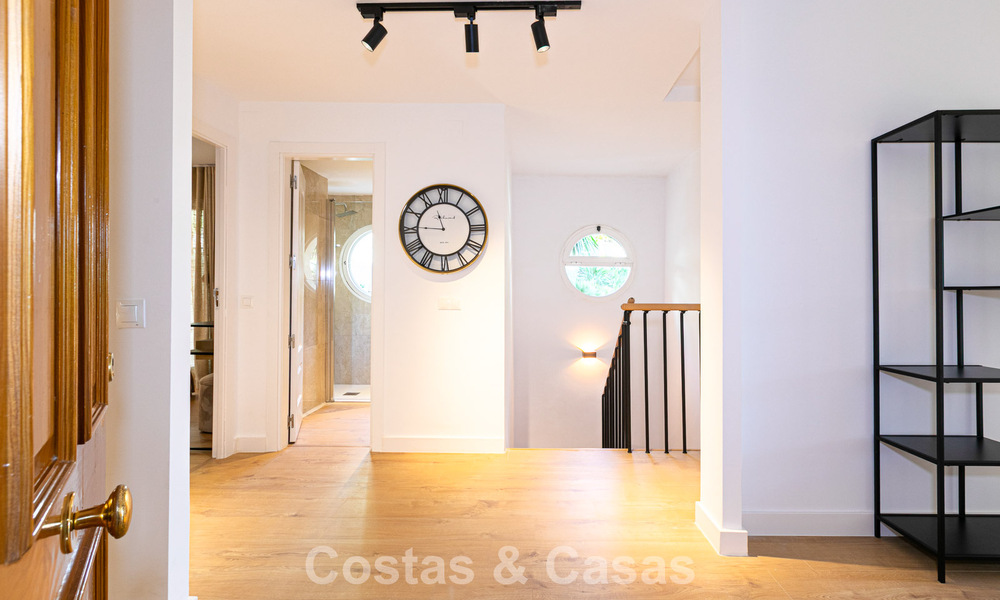 Refurbished apartment for sale within walking distance of local amenities and Puerto Banus in Nueva Andalucia, Marbella 789334