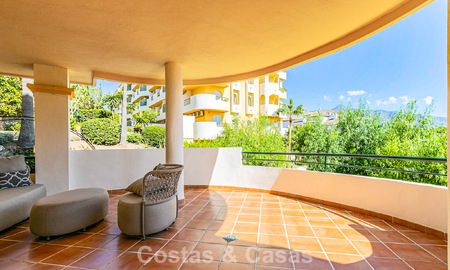 Refurbished apartment for sale within walking distance of local amenities and Puerto Banus in Nueva Andalucia, Marbella 789341