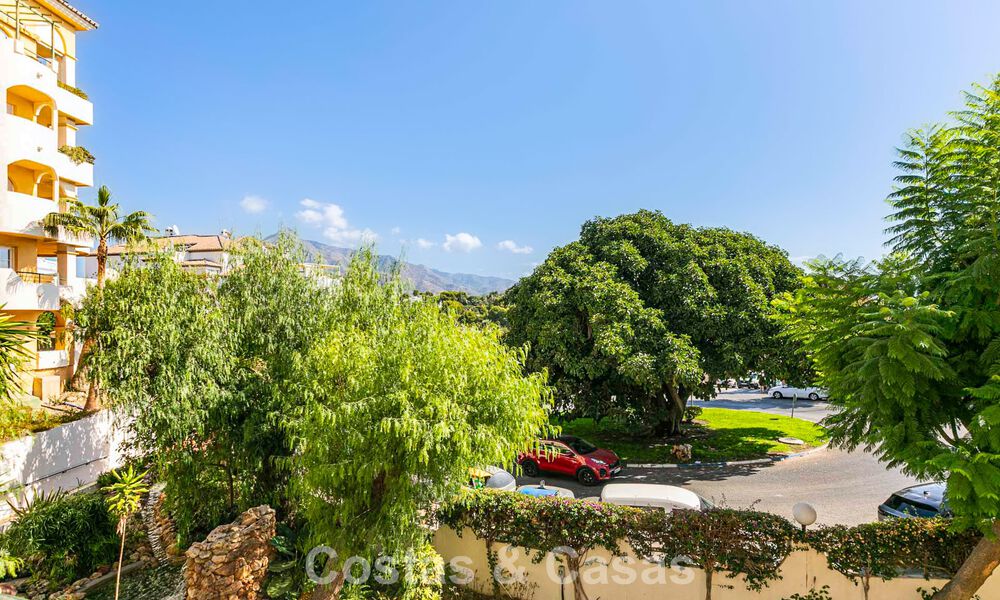 Refurbished apartment for sale within walking distance of local amenities and Puerto Banus in Nueva Andalucia, Marbella 789343