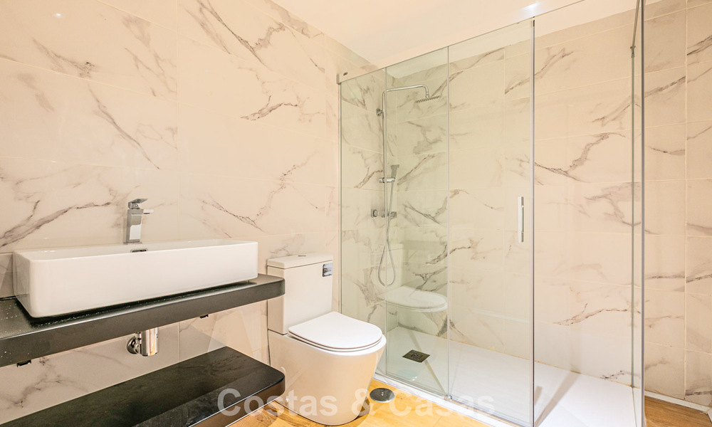 Refurbished apartment for sale within walking distance of local amenities and Puerto Banus in Nueva Andalucia, Marbella 789360