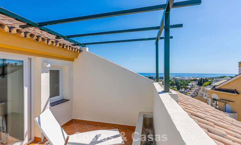 Duplex penthouse with sea views for sale within walking distance of amenities and Puerto Banus in Nueva Andalucia, Marbella 789306