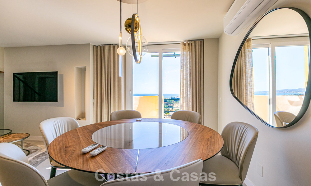 Duplex penthouse with sea views for sale within walking distance of amenities and Puerto Banus in Nueva Andalucia, Marbella 789313