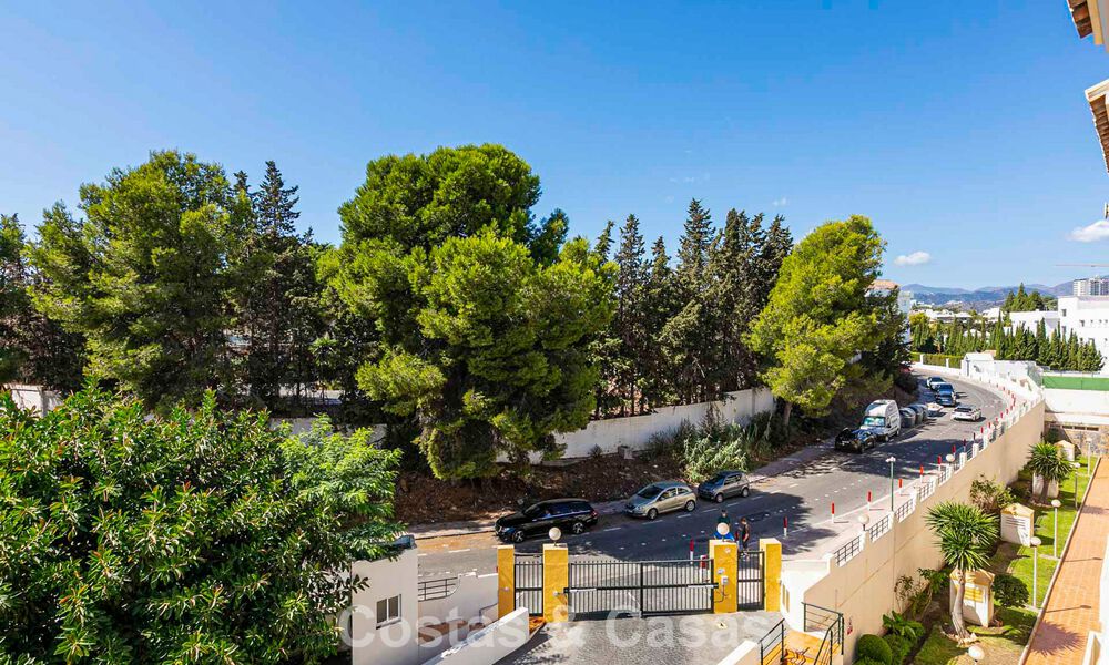 Duplex penthouse with sea views for sale within walking distance of amenities and Puerto Banus in Nueva Andalucia, Marbella 789315