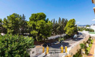 Duplex penthouse with sea views for sale within walking distance of amenities and Puerto Banus in Nueva Andalucia, Marbella 789315 