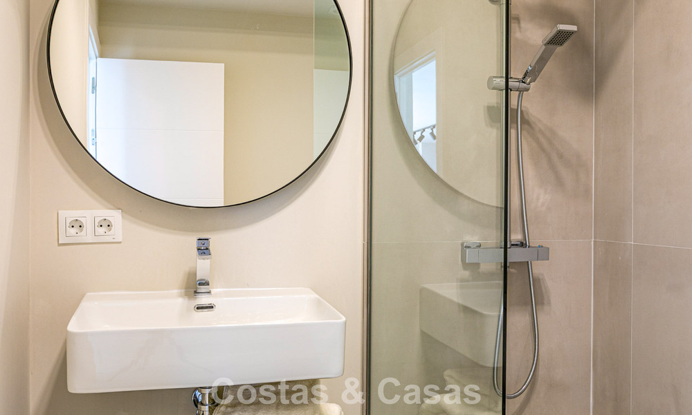 Duplex penthouse with sea views for sale within walking distance of amenities and Puerto Banus in Nueva Andalucia, Marbella 789321