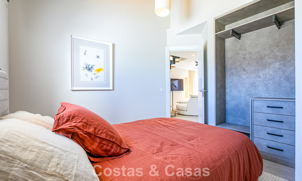 Duplex penthouse with sea views for sale within walking distance of amenities and Puerto Banus in Nueva Andalucia, Marbella 789323