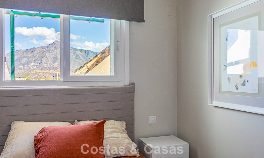 Duplex penthouse with sea views for sale within walking distance of amenities and Puerto Banus in Nueva Andalucia, Marbella 789324