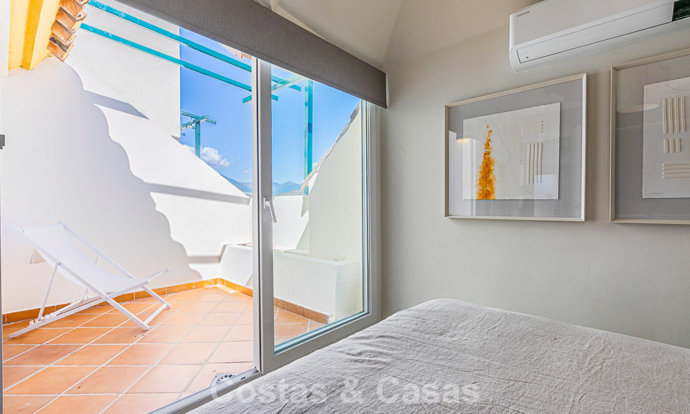 Duplex penthouse with sea views for sale within walking distance of amenities and Puerto Banus in Nueva Andalucia, Marbella 789327