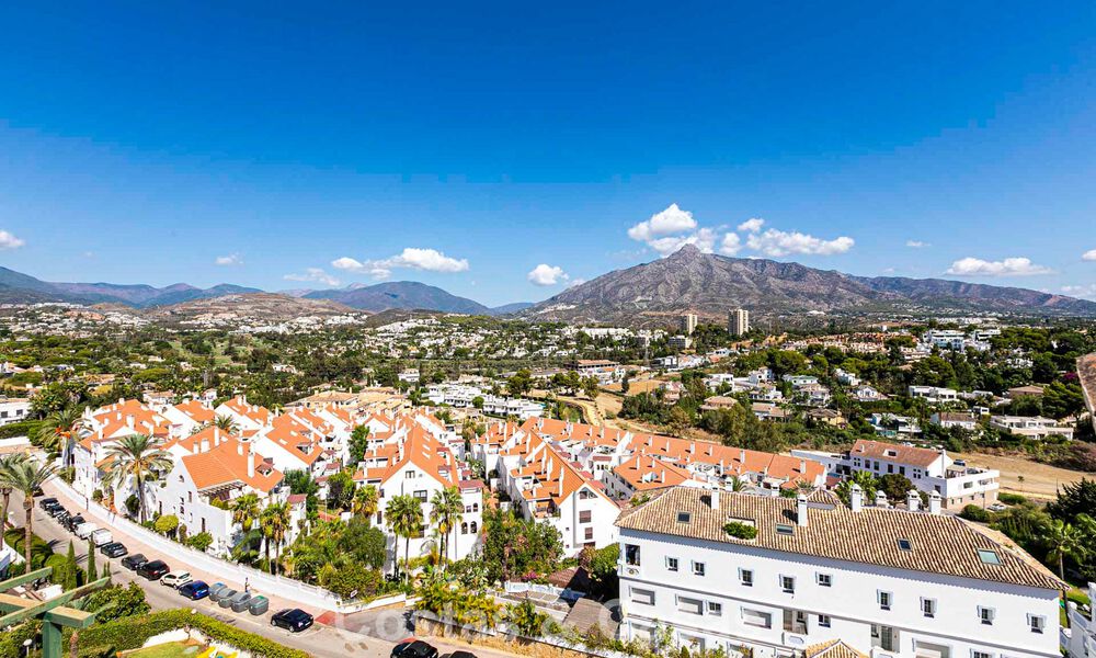 Duplex penthouse with sea views for sale within walking distance of amenities and Puerto Banus in Nueva Andalucia, Marbella 789328