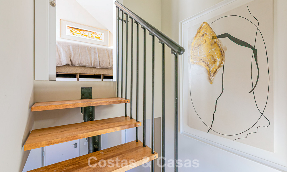 Duplex penthouse with sea views for sale within walking distance of amenities and Puerto Banus in Nueva Andalucia, Marbella 789329