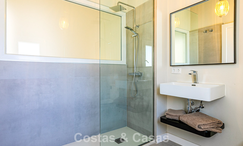 Duplex penthouse with sea views for sale within walking distance of amenities and Puerto Banus in Nueva Andalucia, Marbella 789332