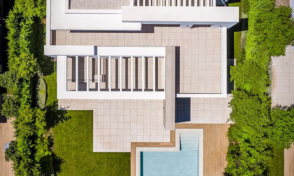 Move-in ready luxury villa with minimalist architecture for sale on the New Golden Mile between Marbella and Estepona 789680