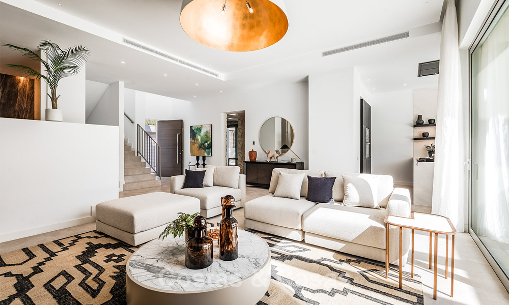 Move-in ready luxury villa with minimalist architecture for sale on the New Golden Mile between Marbella and Estepona 789684