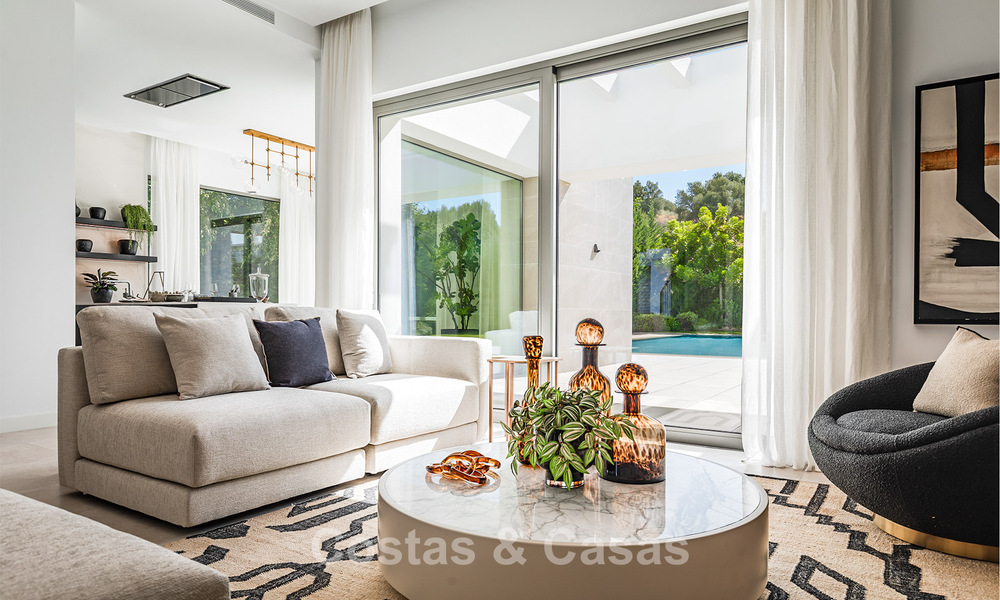 Move-in ready luxury villa with minimalist architecture for sale on the New Golden Mile between Marbella and Estepona 789685