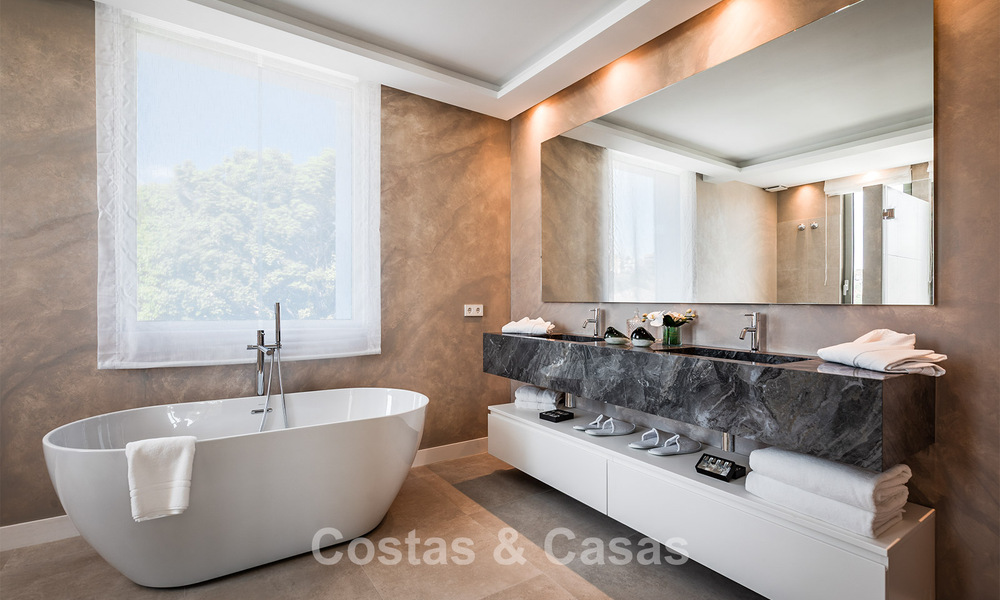 Move-in ready luxury villa with minimalist architecture for sale on the New Golden Mile between Marbella and Estepona 789691