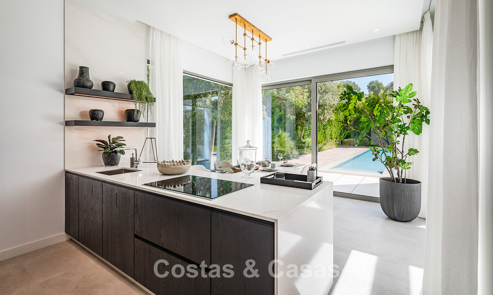 Move-in ready luxury villa with minimalist architecture for sale on the New Golden Mile between Marbella and Estepona 789693