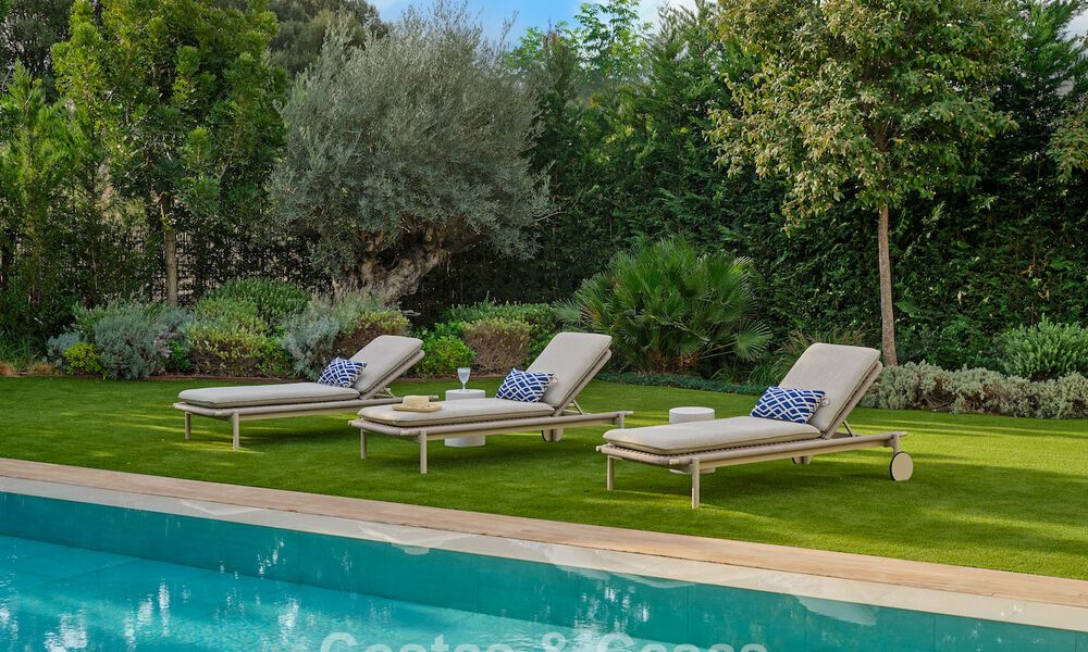 Move-in ready luxury villa with minimalist architecture for sale on the New Golden Mile between Marbella and Estepona 789700