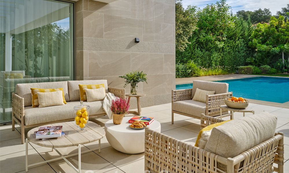 Move-in ready luxury villa with minimalist architecture for sale on the New Golden Mile between Marbella and Estepona 789701