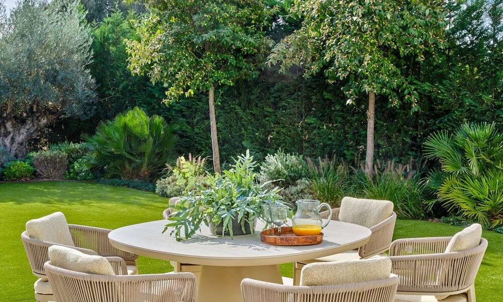 Move-in ready luxury villa with minimalist architecture for sale on the New Golden Mile between Marbella and Estepona 789702