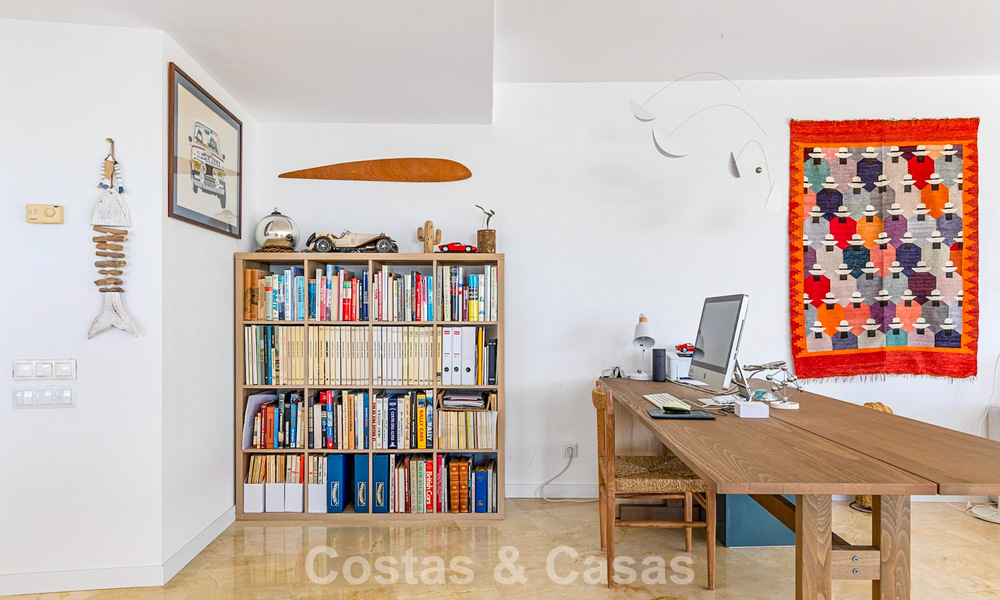 Move-in ready, contemporary apartment with panoramic sea views for sale east of Marbella 789366