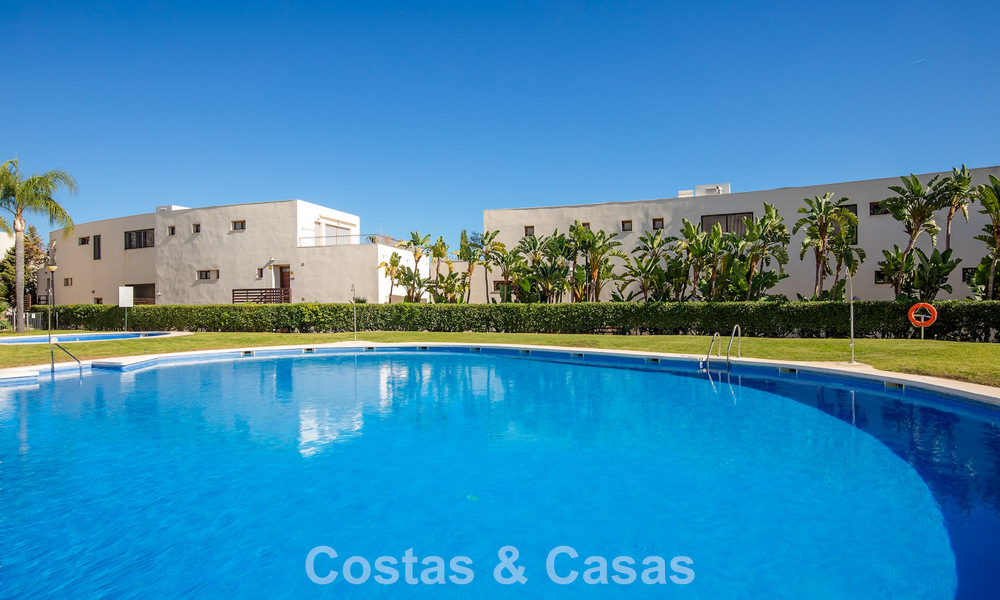 Move-in ready, contemporary apartment with panoramic sea views for sale east of Marbella 789367