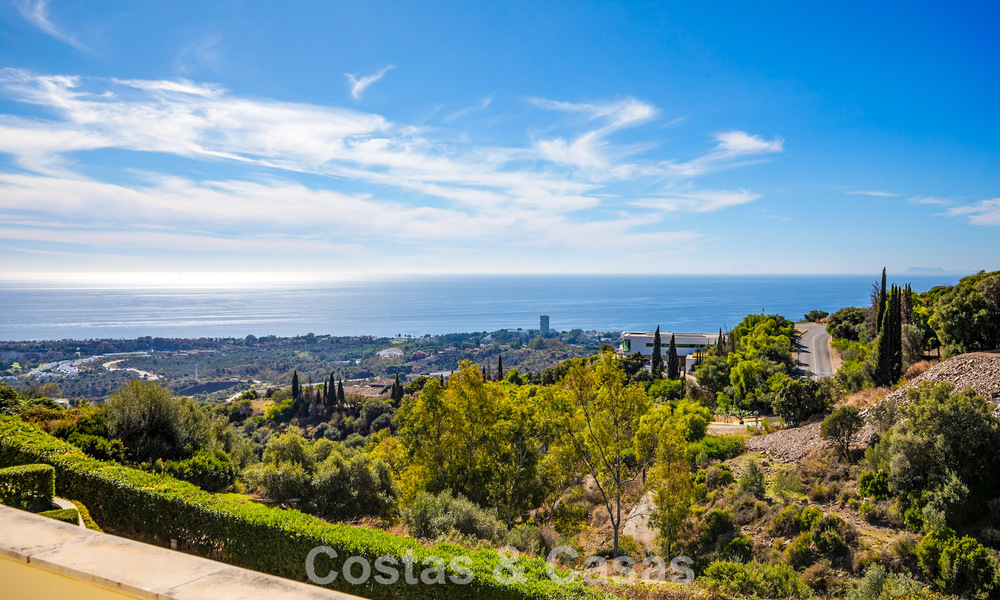 Move-in ready, contemporary apartment with panoramic sea views for sale east of Marbella 789372