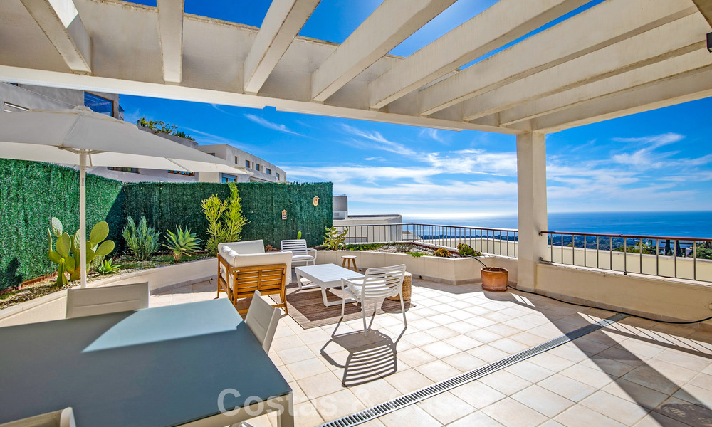 Move-in ready, contemporary apartment with panoramic sea views for sale east of Marbella 789373