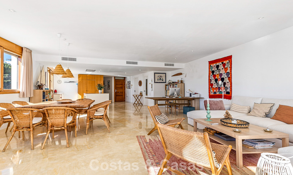 Move-in ready, contemporary apartment with panoramic sea views for sale east of Marbella 789377