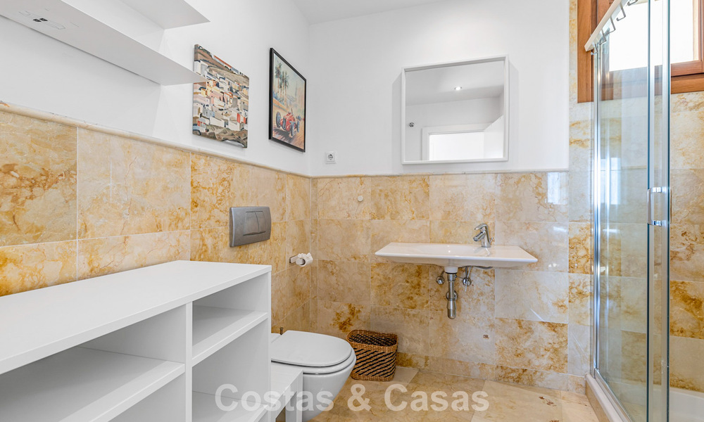 Move-in ready, contemporary apartment with panoramic sea views for sale east of Marbella 789383