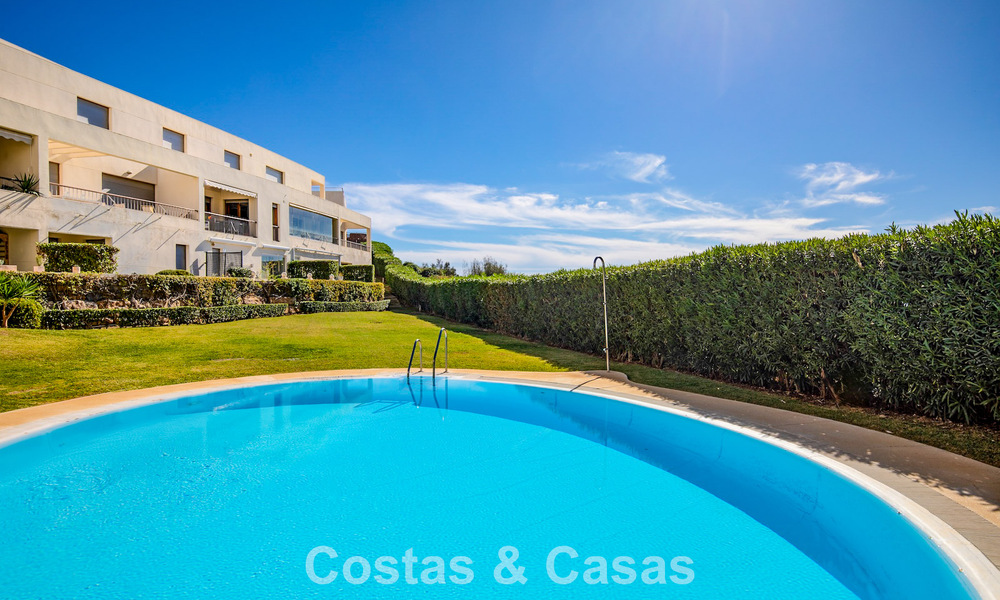Move-in ready, contemporary apartment with panoramic sea views for sale east of Marbella 789387
