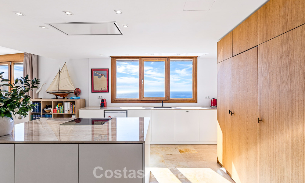 Move-in ready, contemporary apartment with panoramic sea views for sale east of Marbella 789392