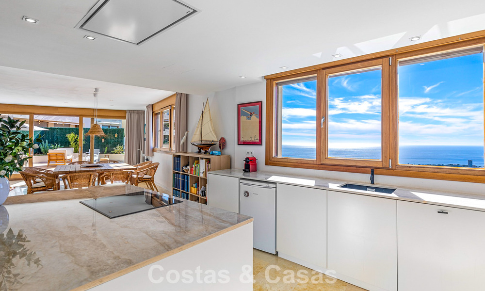 Move-in ready, contemporary apartment with panoramic sea views for sale east of Marbella 789393