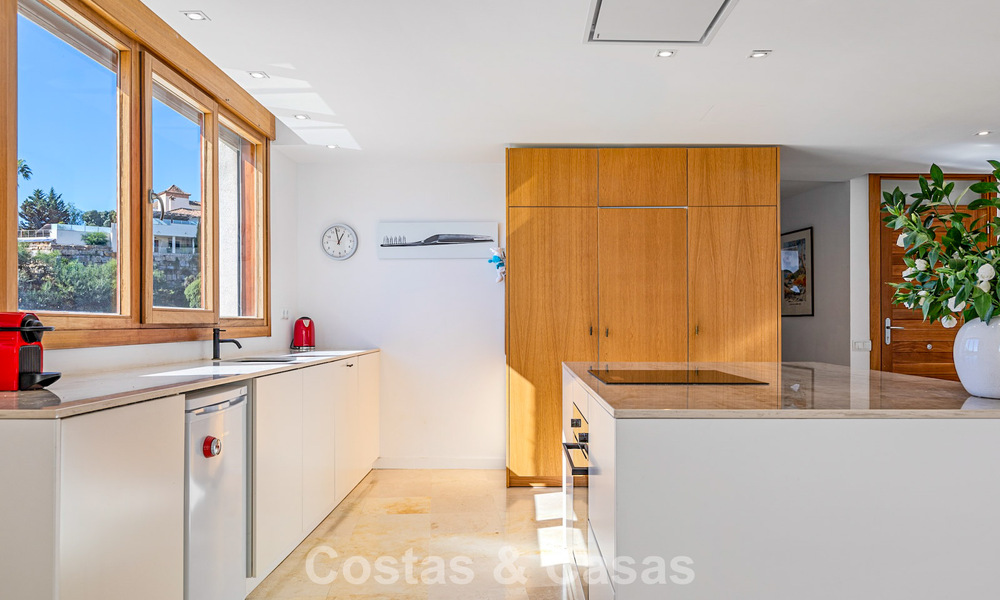 Move-in ready, contemporary apartment with panoramic sea views for sale east of Marbella 789394