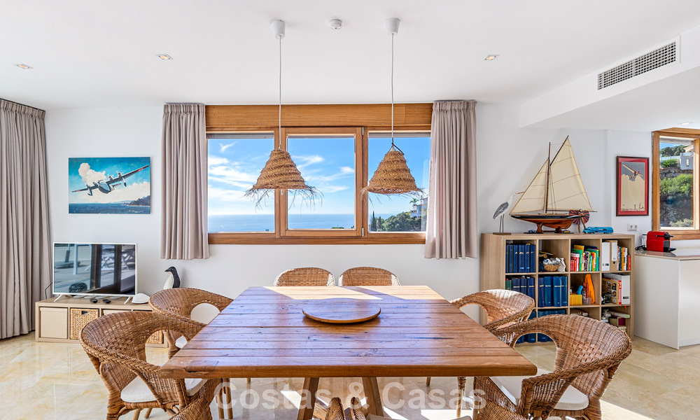 Move-in ready, contemporary apartment with panoramic sea views for sale east of Marbella 789395