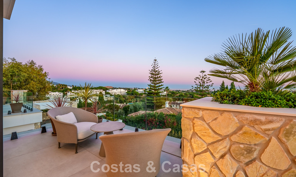 Exclusive contemporary luxury villa for sale within a secured community in La Quinta, Benahavís - Marbella 789399