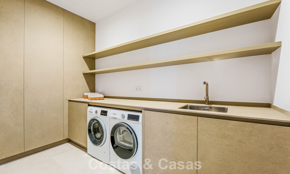 Exclusive contemporary luxury villa for sale within a secured community in La Quinta, Benahavís - Marbella 789414