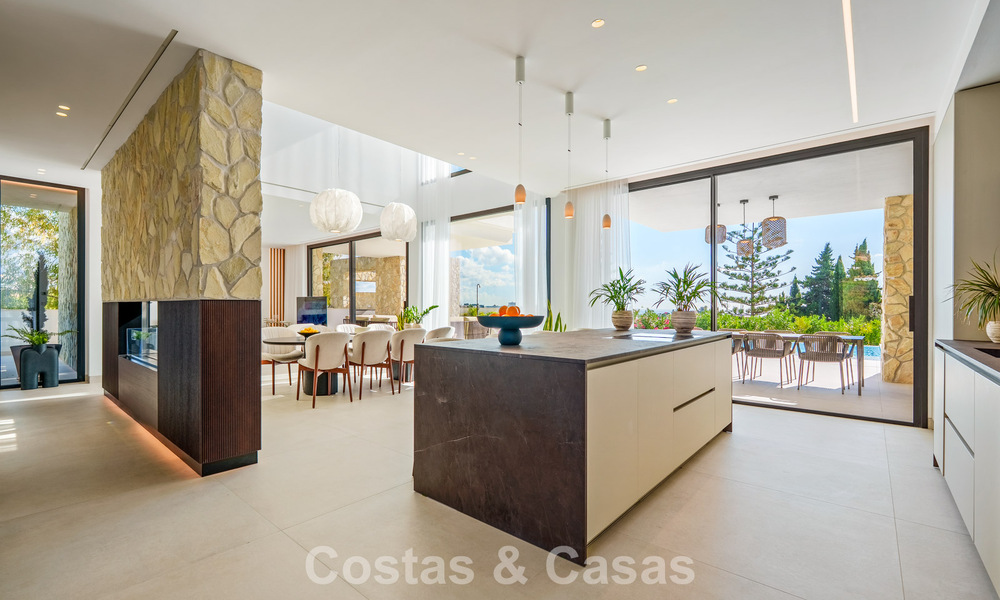 Exclusive contemporary luxury villa for sale within a secured community in La Quinta, Benahavís - Marbella 789418