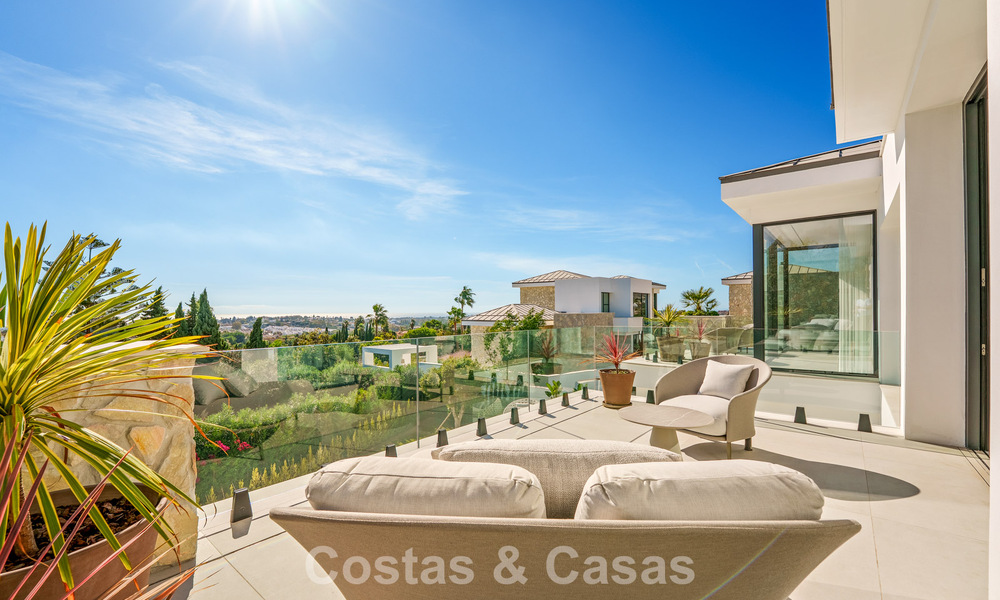 Exclusive contemporary luxury villa for sale within a secured community in La Quinta, Benahavís - Marbella 789440