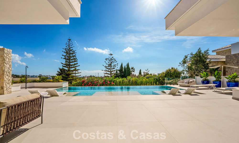 Exclusive contemporary luxury villa for sale within a secured community in La Quinta, Benahavís - Marbella 789444