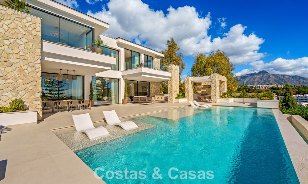 Exclusive contemporary luxury villa for sale within a secured community in La Quinta, Benahavís - Marbella 789449