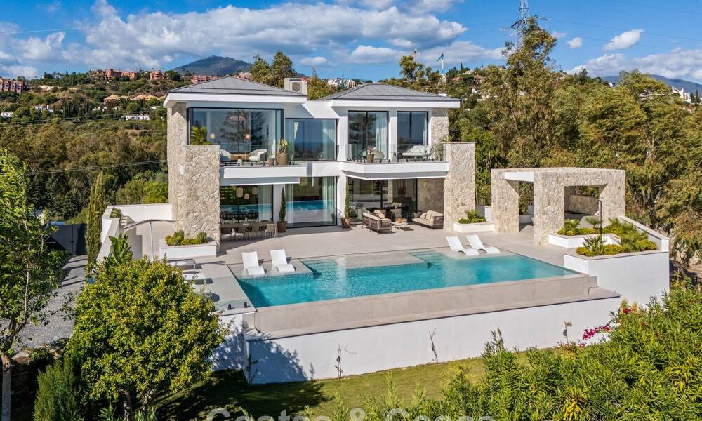Exclusive contemporary luxury villa for sale within a secured community in La Quinta, Benahavís - Marbella 789450