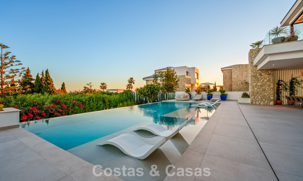 Exclusive contemporary luxury villa for sale within a secured community in La Quinta, Benahavís - Marbella 789452