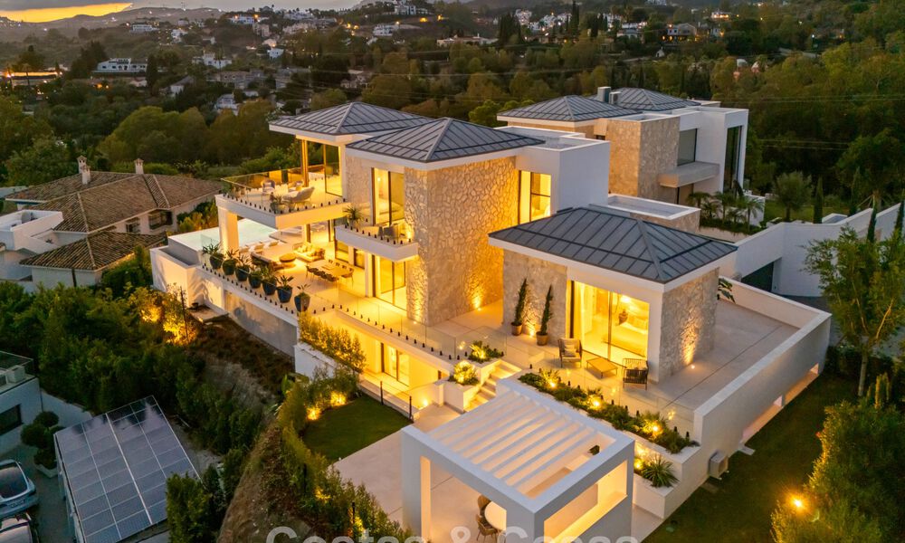 Modern-Mediterranean luxury villa for sale within a gated premier community in La Quinta, Benahavís - Marbella 789458