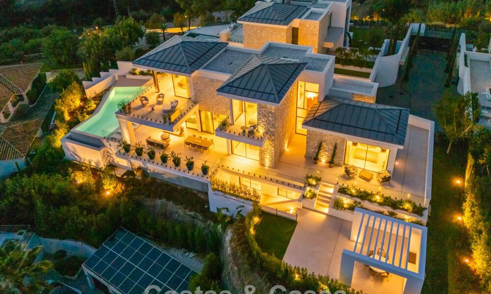 Modern-Mediterranean luxury villa for sale within a gated premier community in La Quinta, Benahavís - Marbella 789461