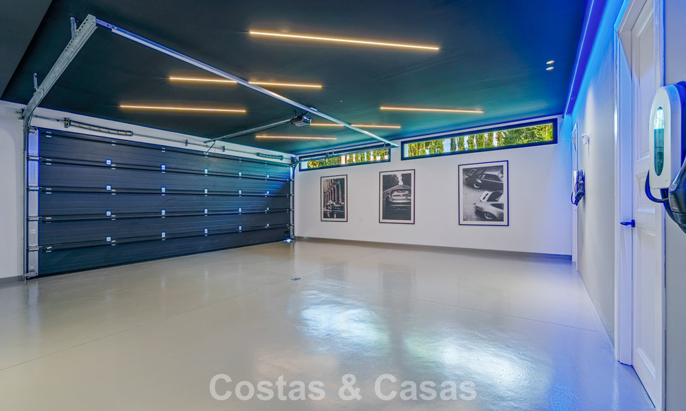 Modern-Mediterranean luxury villa for sale within a gated premier community in La Quinta, Benahavís - Marbella 789467