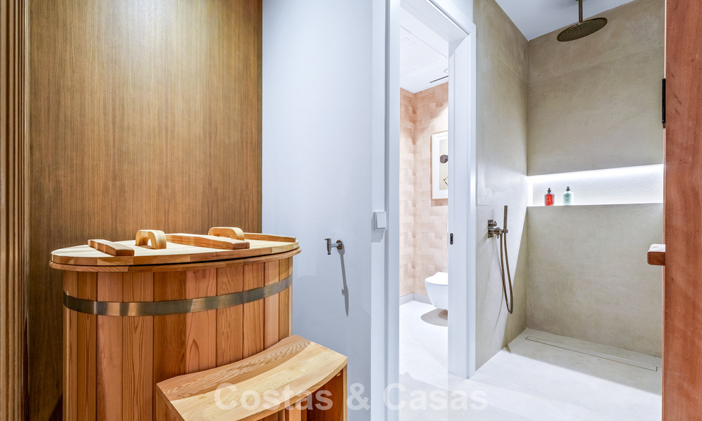 Modern-Mediterranean luxury villa for sale within a gated premier community in La Quinta, Benahavís - Marbella 789469