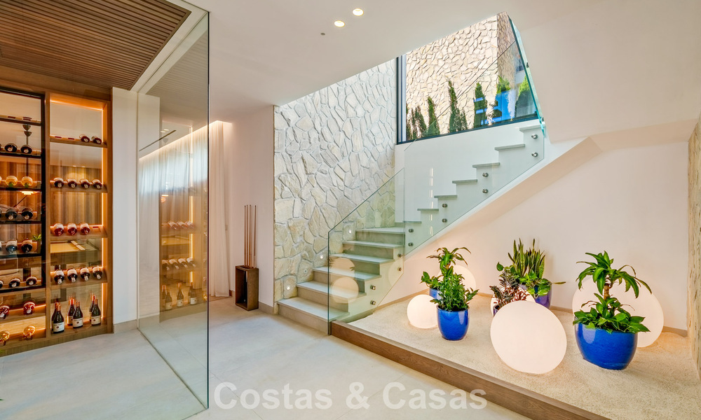 Modern-Mediterranean luxury villa for sale within a gated premier community in La Quinta, Benahavís - Marbella 789473