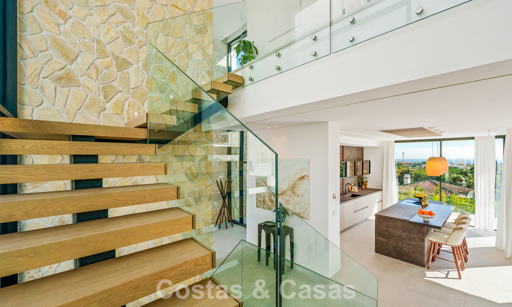 Modern-Mediterranean luxury villa for sale within a gated premier community in La Quinta, Benahavís - Marbella 789477