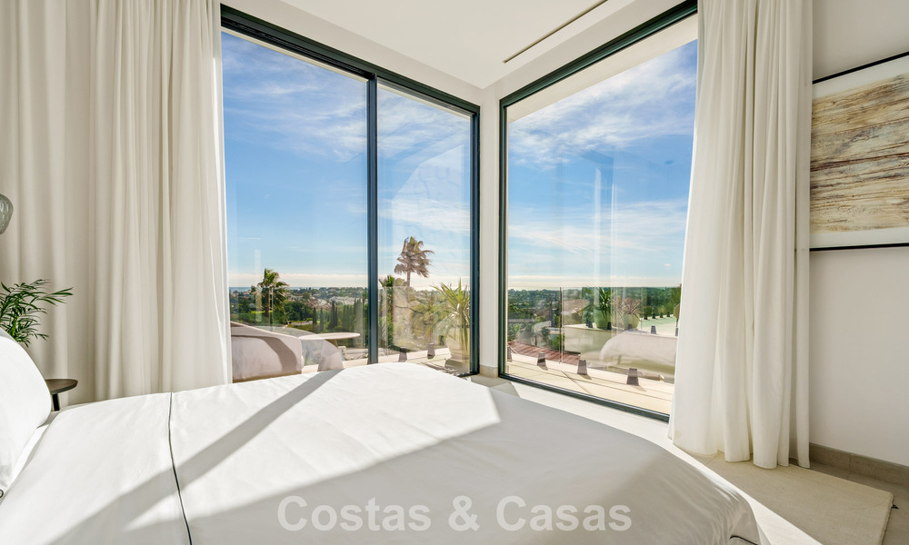 Modern-Mediterranean luxury villa for sale within a gated premier community in La Quinta, Benahavís - Marbella 789480